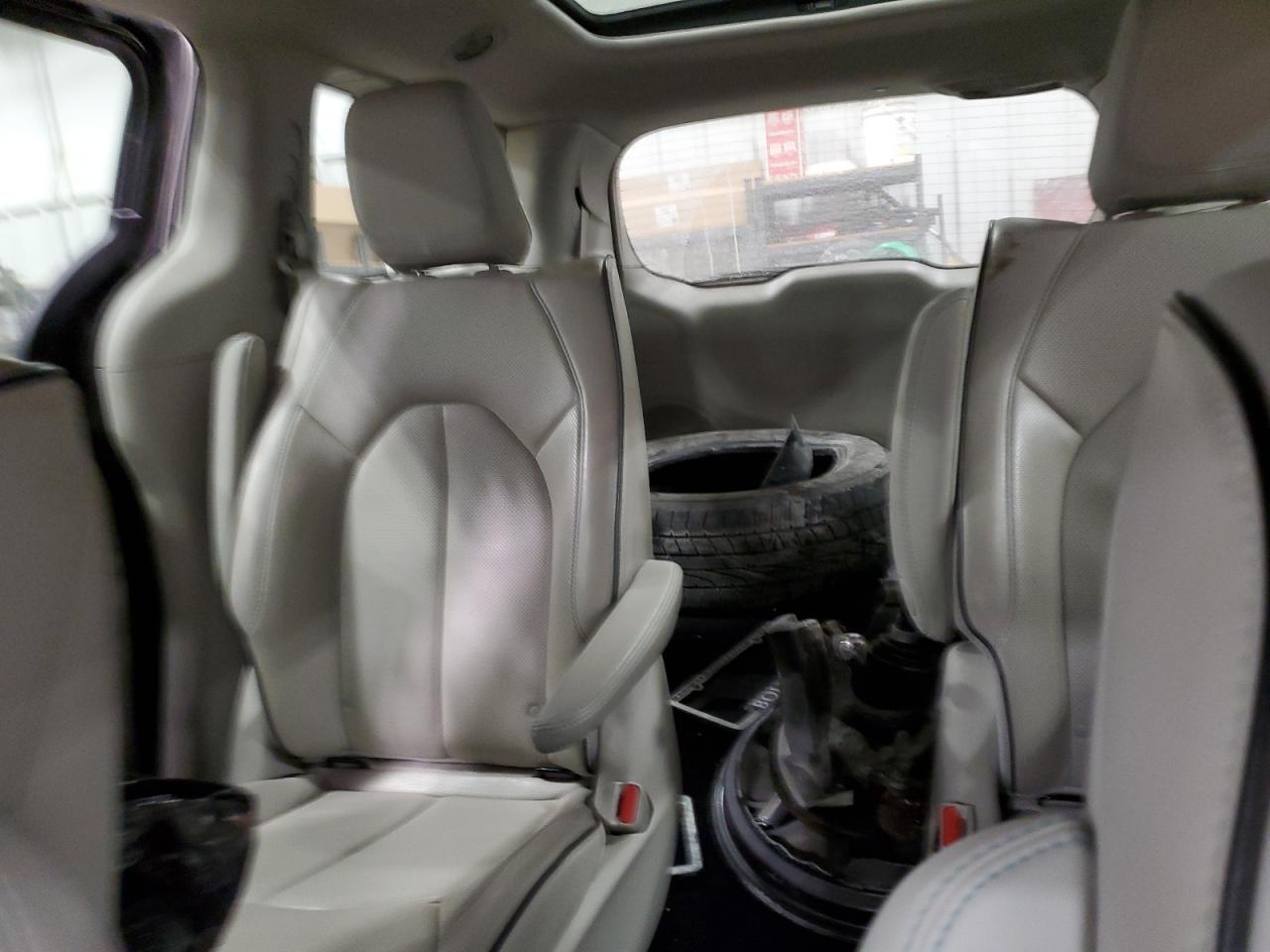 2019 Chrysler Pacifica - Image 10
