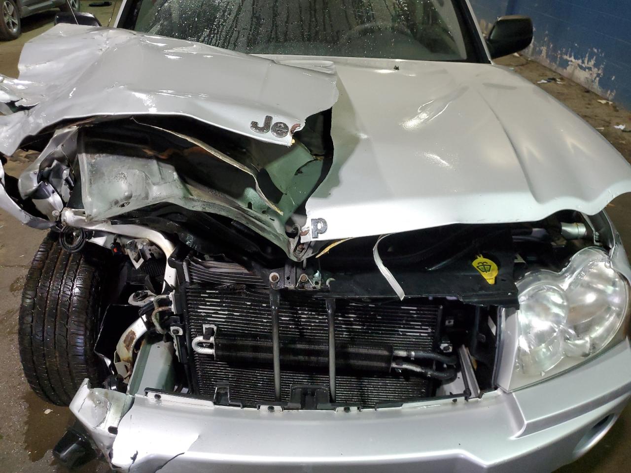 2007 Jeep Grand Cherokee - Image 12