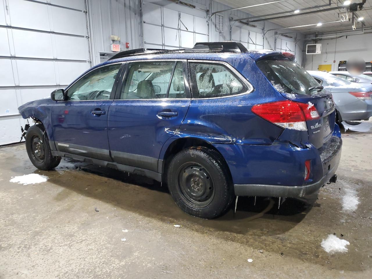 2011 Subaru Outback - Image 2