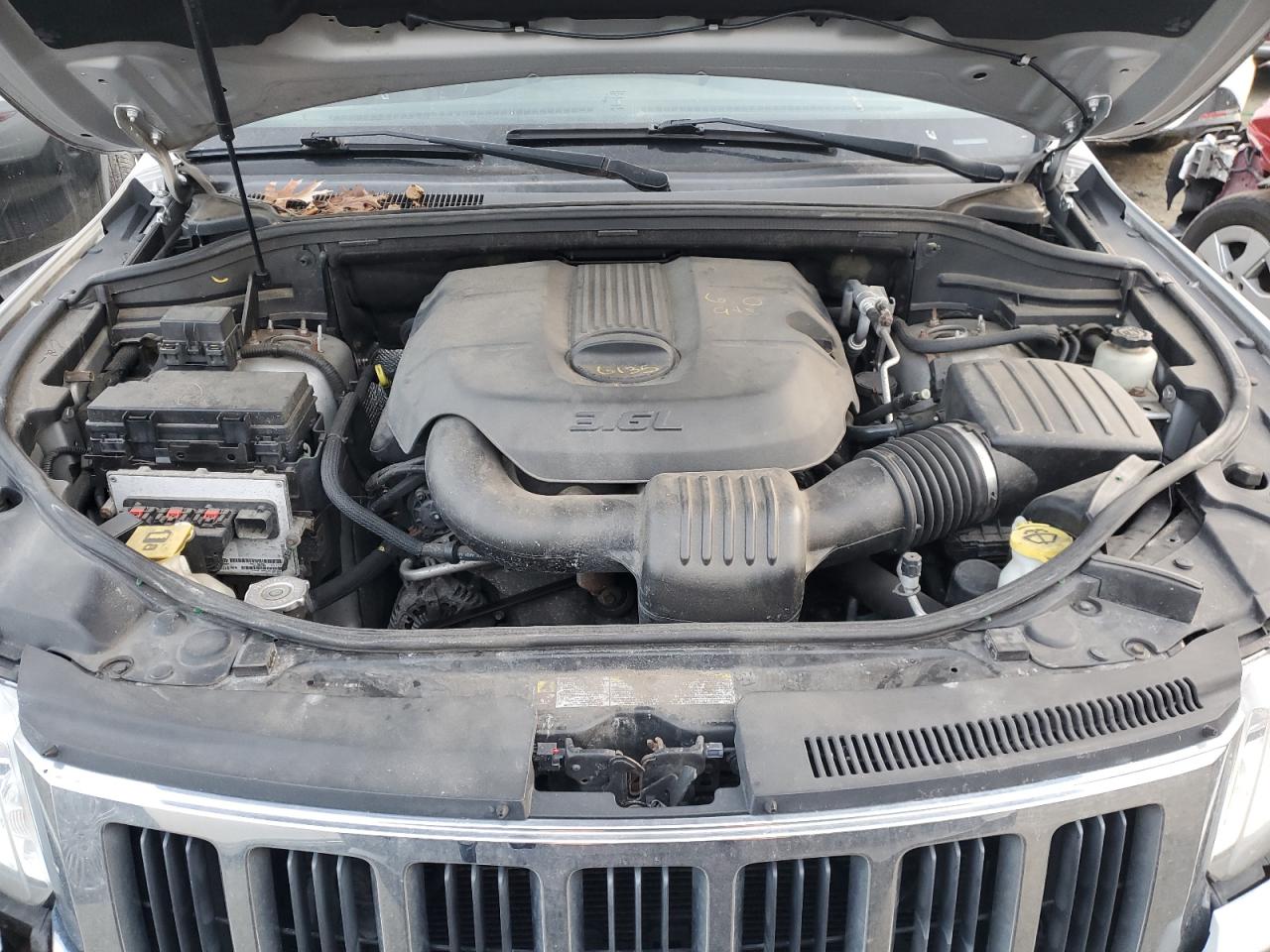 2011 Jeep Grand Cherokee - Image 12