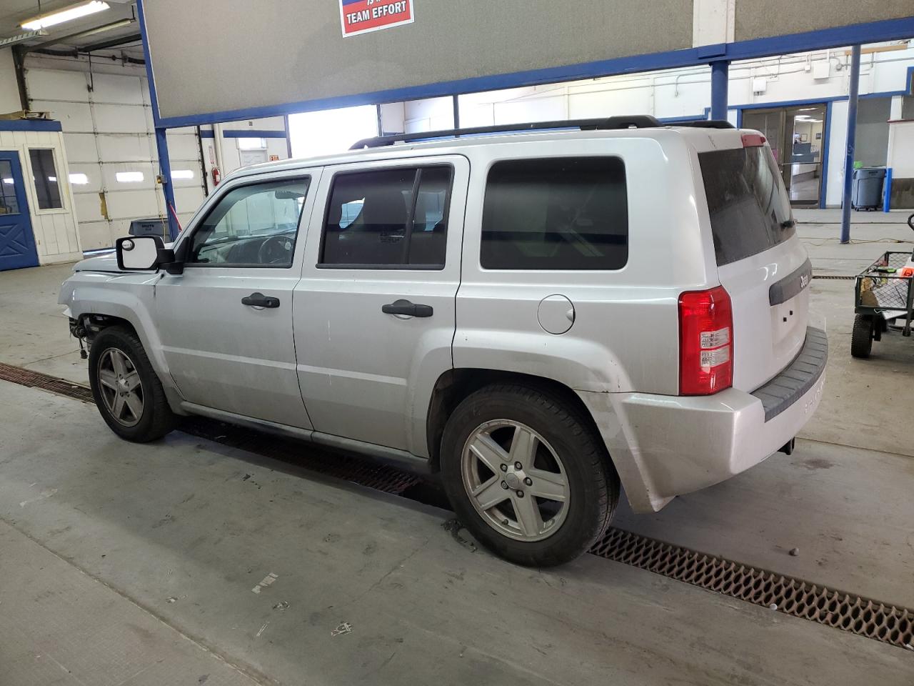 2010 Jeep Liberty (Patriot) - Image 2