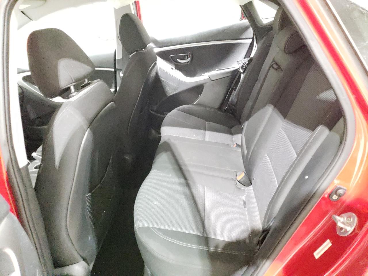 2013 Hyundai Elantra - Image 10