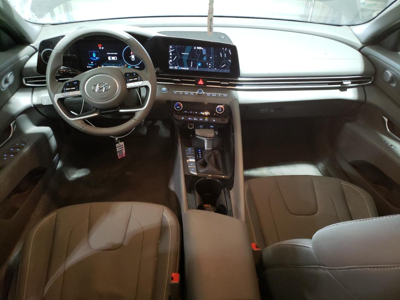 2023 Hyundai Elantra - Image 8