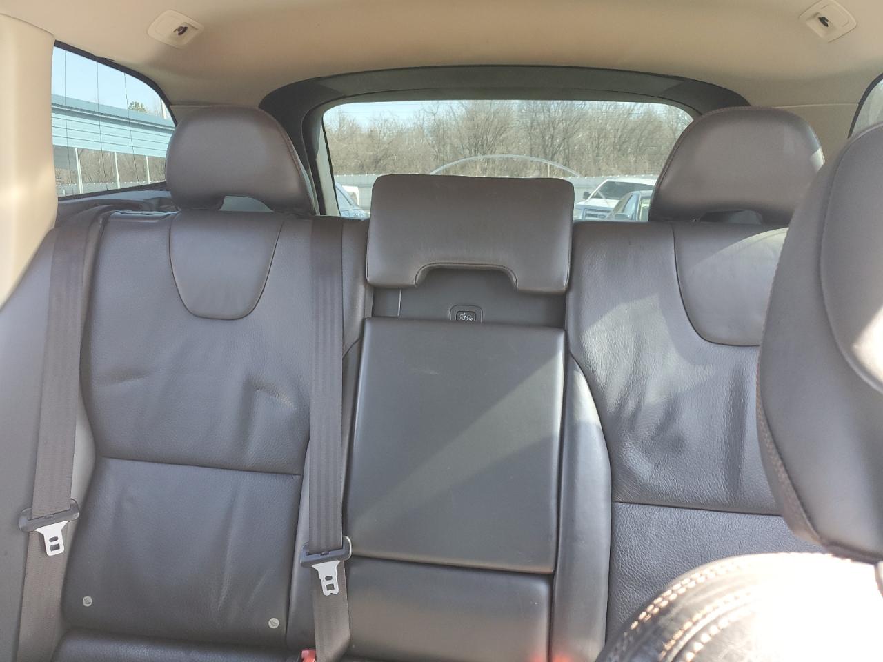 2010 Volvo XC60 - Image 10