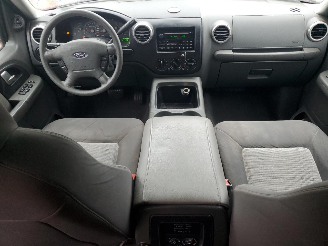 2003 Ford Expedition - Image 8