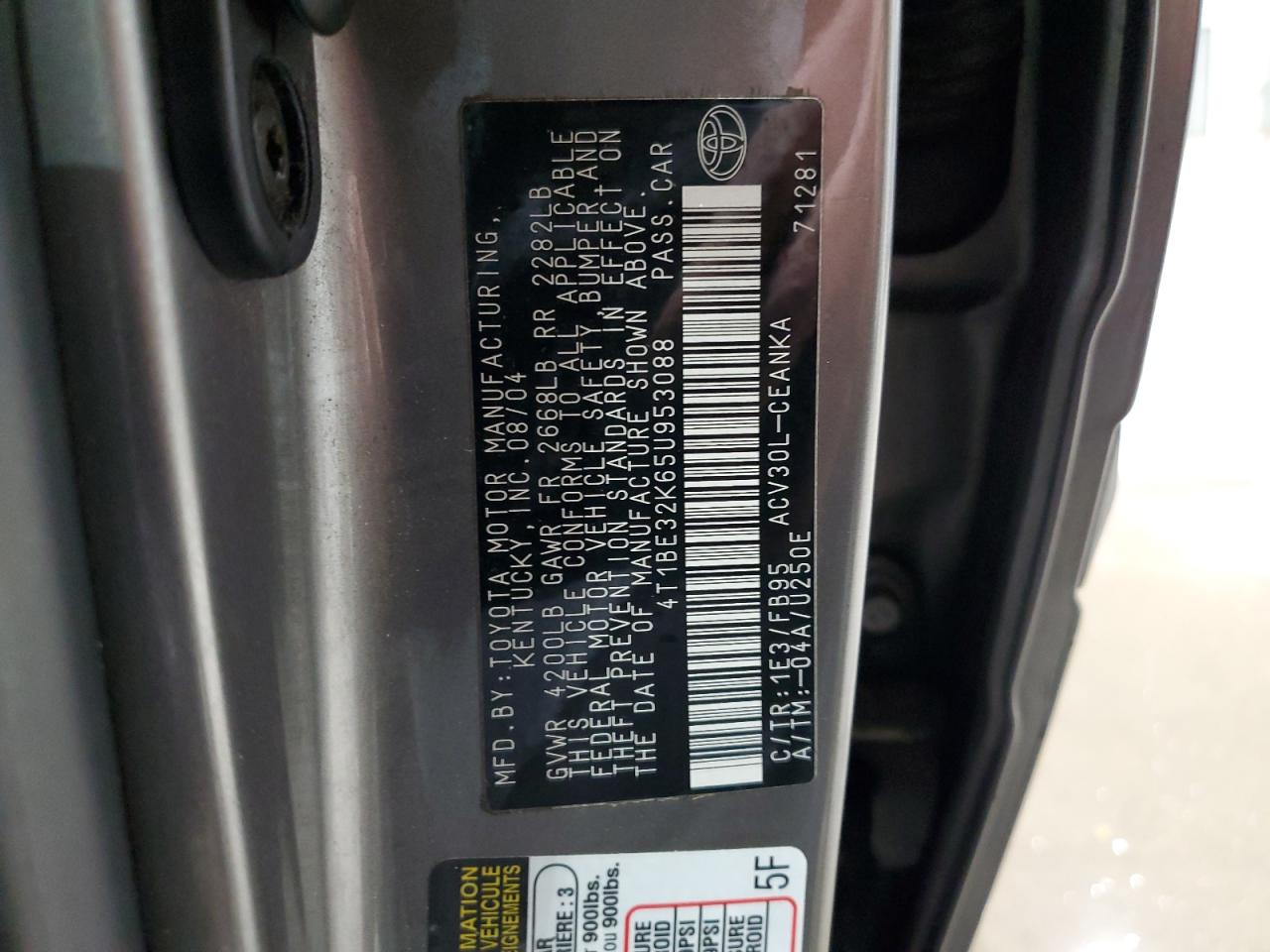 2005 Toyota Camry - Image 12