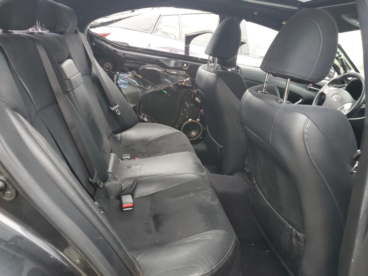 2011 Lexus IS - Image 8
