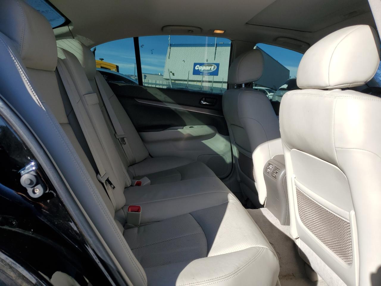 2015 Infiniti Q40 - Image 11