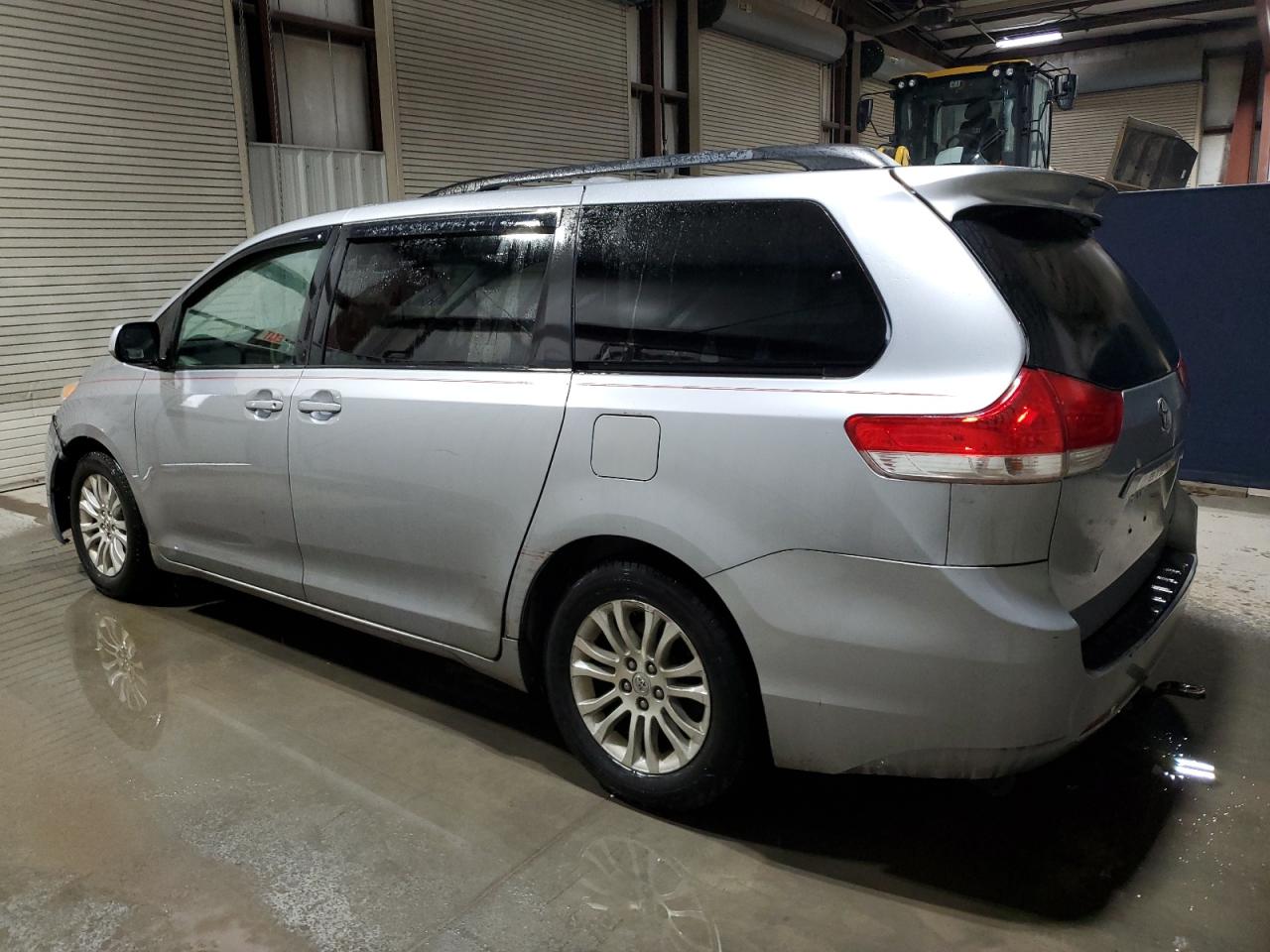 2014 Toyota Sienna - Image 2