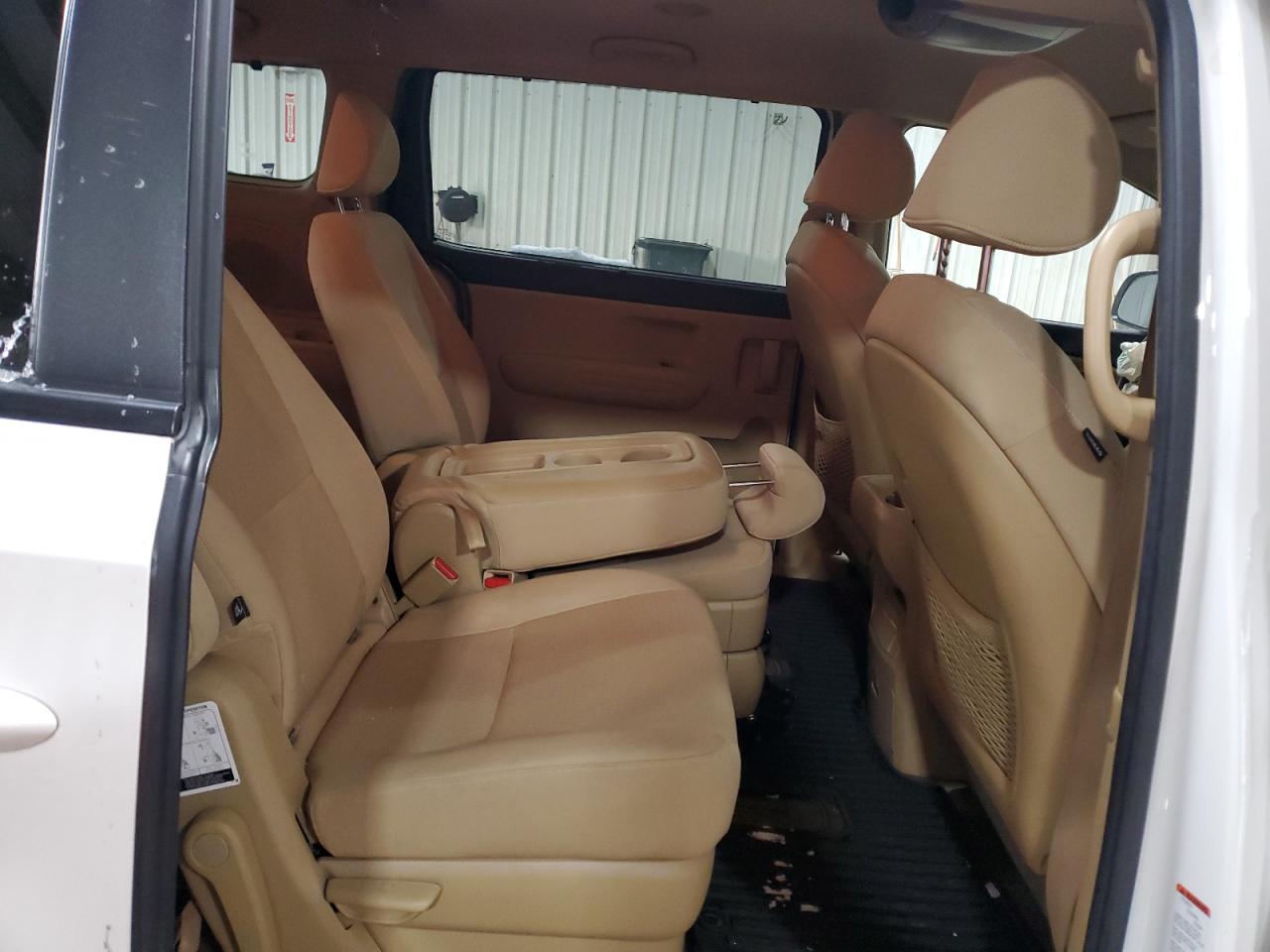 2016 Kia Sedona - Image 11