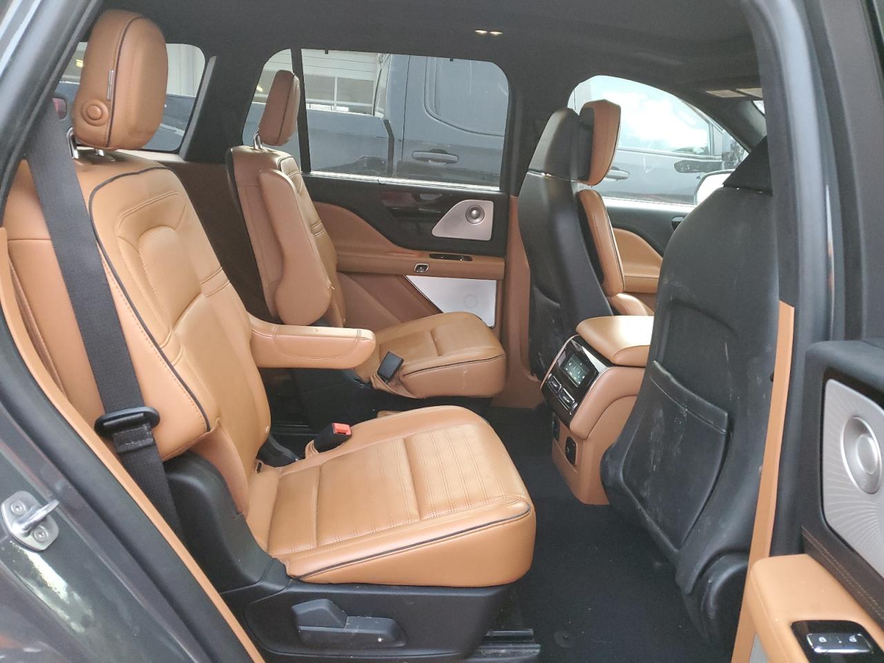 2020 Lincoln Aviator - Image 11