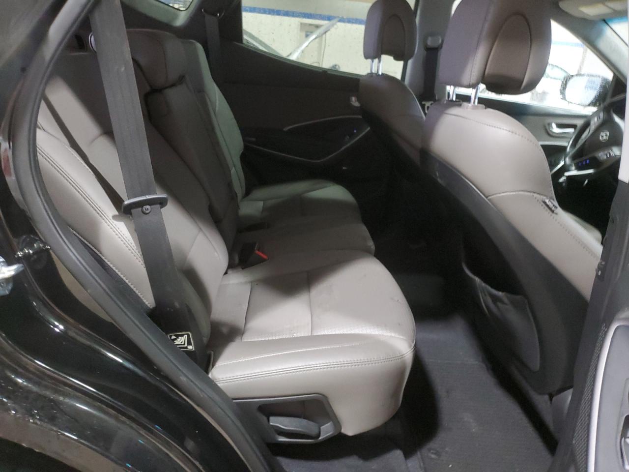 2014 Hyundai Santa Fe - Image 11