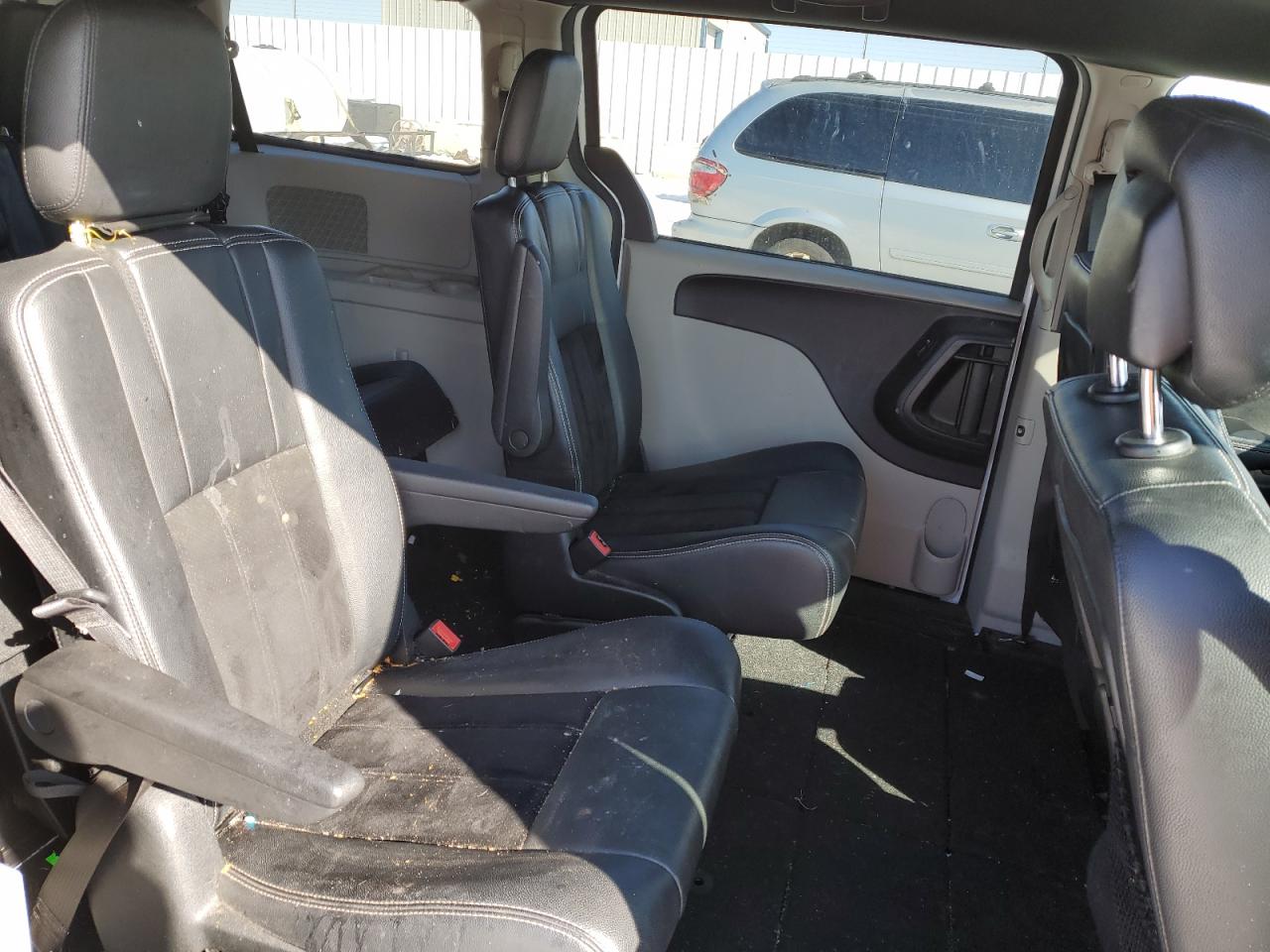 2017 Dodge Caravan - Image 11