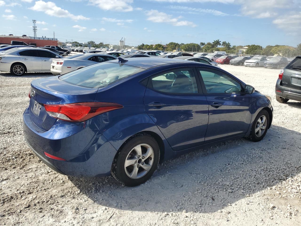 2015 Hyundai Elantra - Image 3