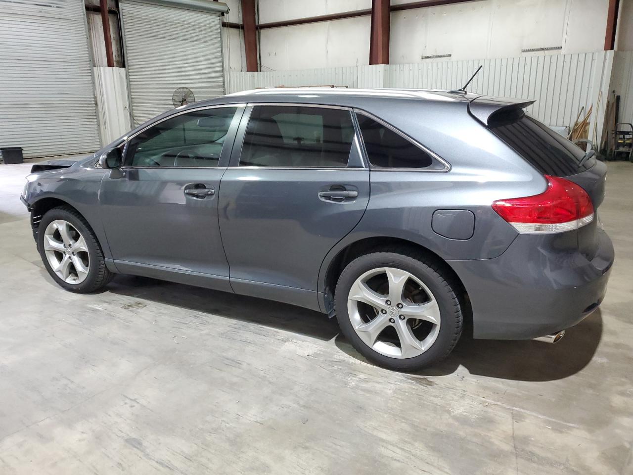 2012 Toyota Venza - Image 2