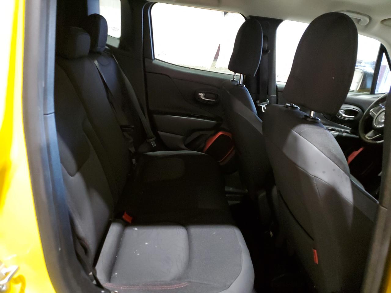 2015 Jeep Renegade - Image 11