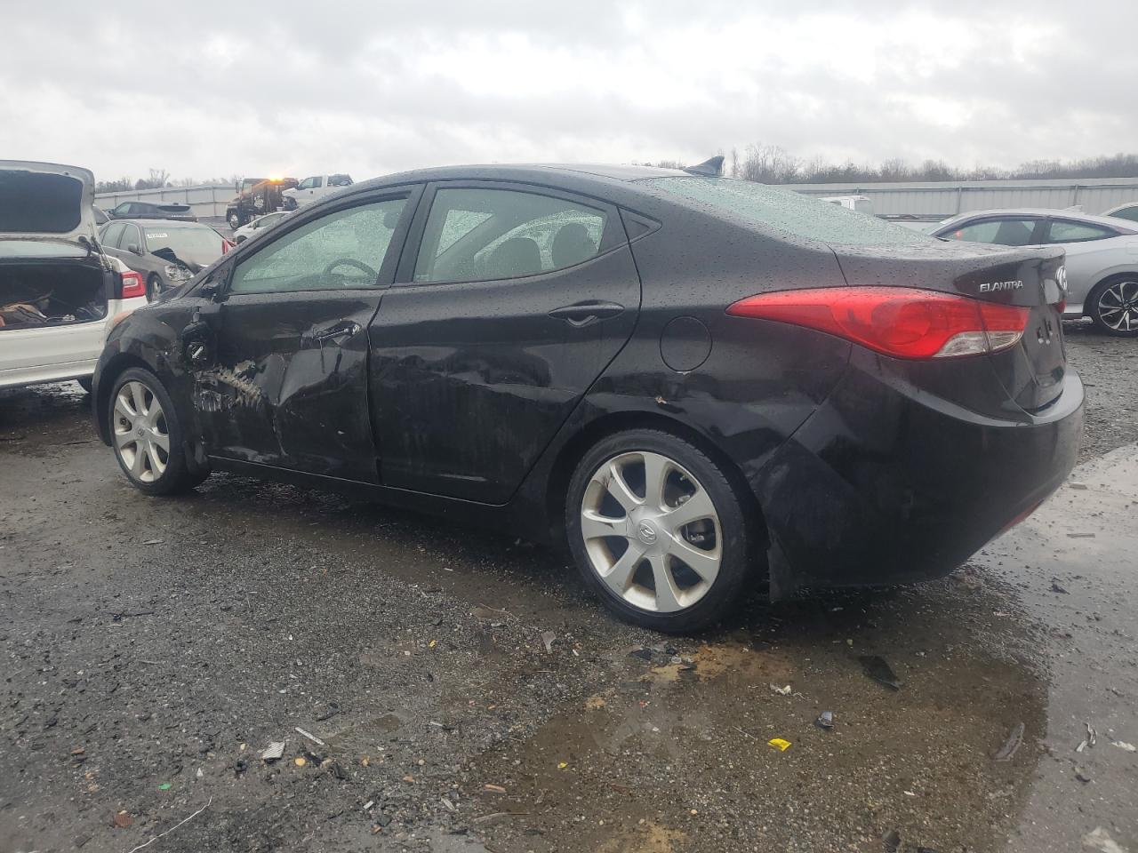 2013 Hyundai Elantra - Image 2