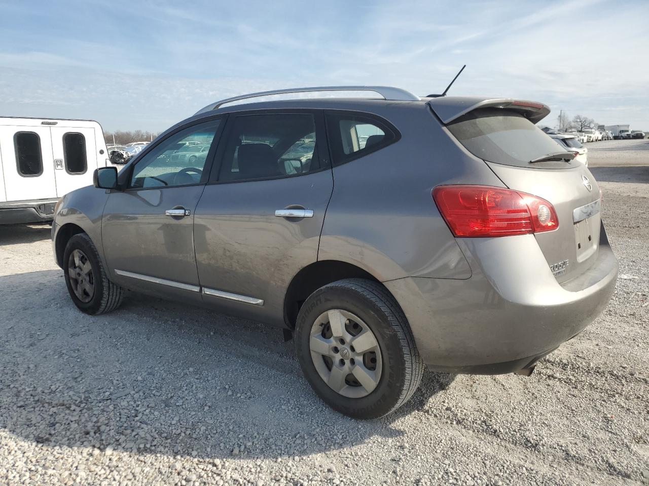 2015 Nissan Rogue - Image 2