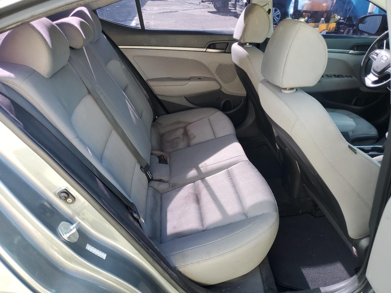 2017 Hyundai Elantra - Image 10