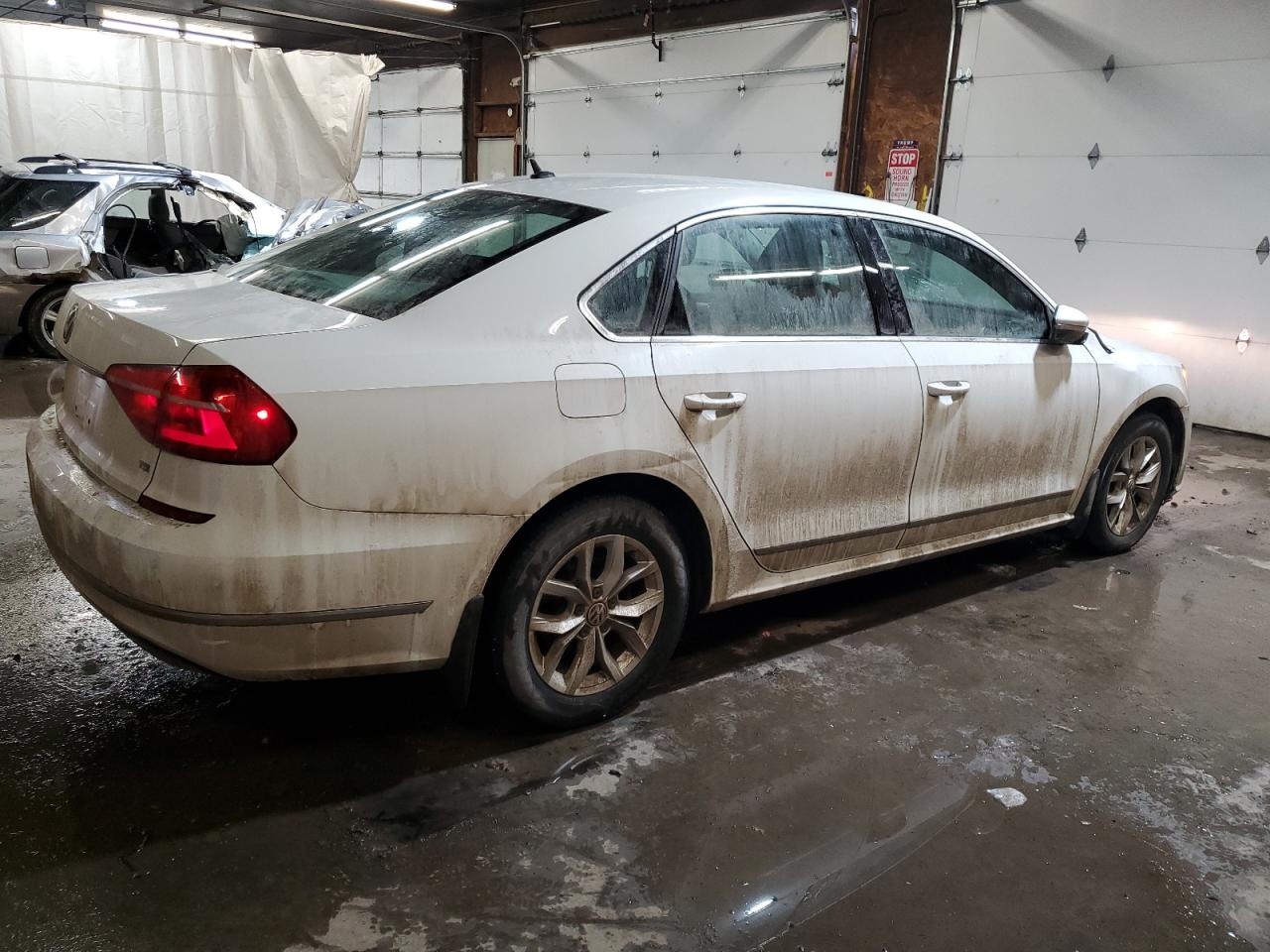 2016 Volkswagen Passat - Image 3