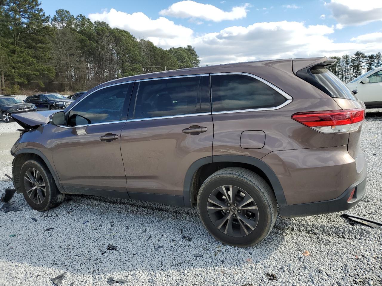 2019 Toyota Highlander - Image 2