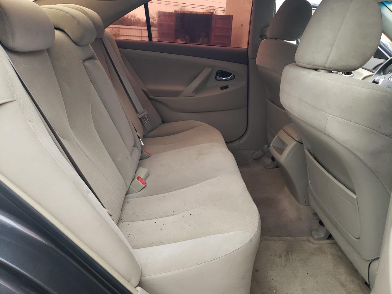 2009 Toyota Camry - Image 10
