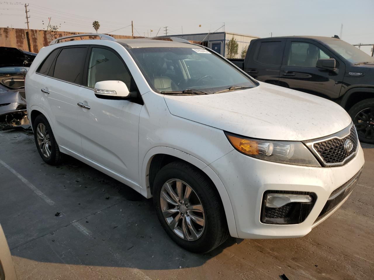 VIN 5XYKW4A24DG383018 2013 KIA SORENTO no.4