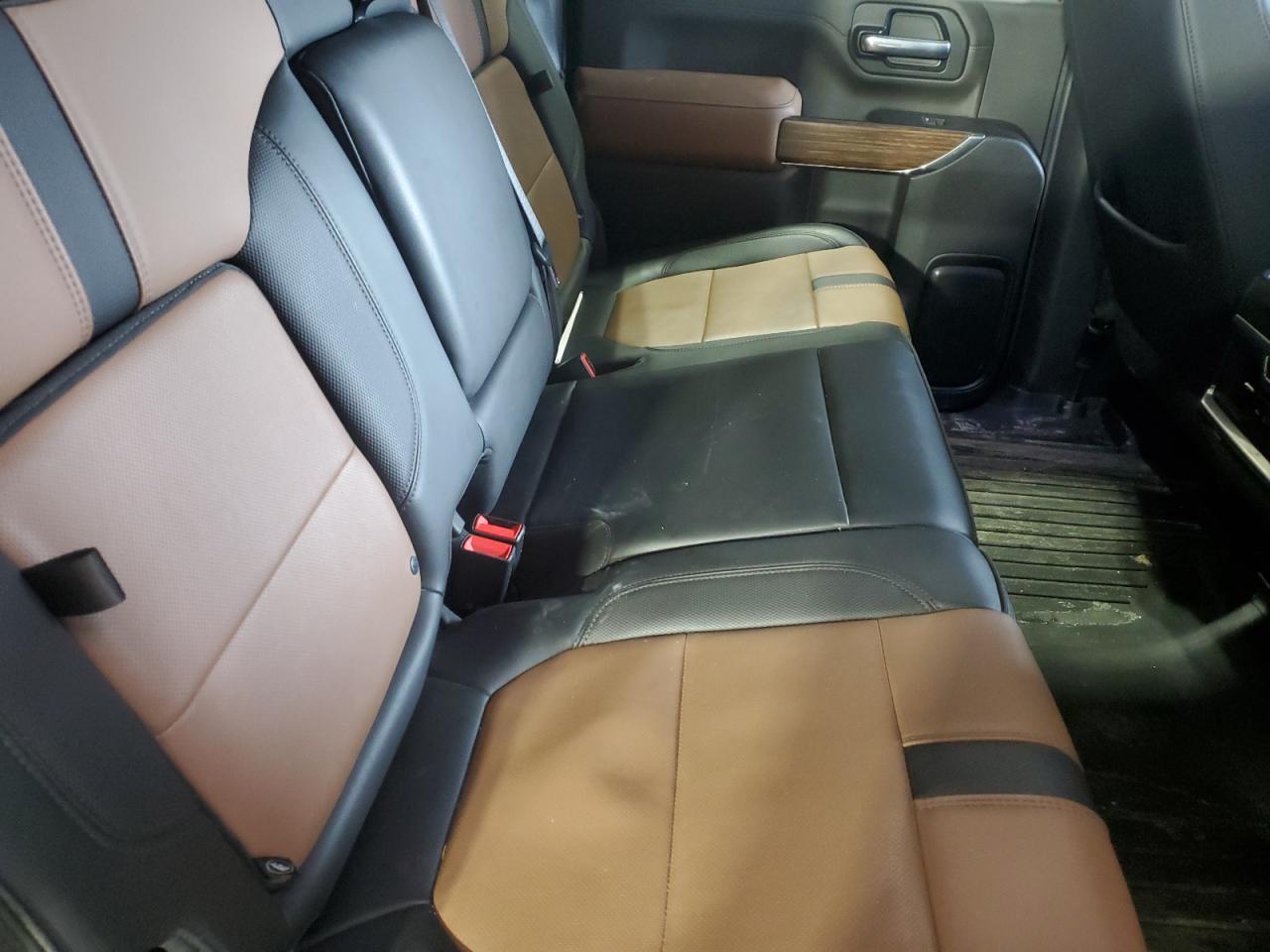 2022 Chevrolet Silverado - Image 10
