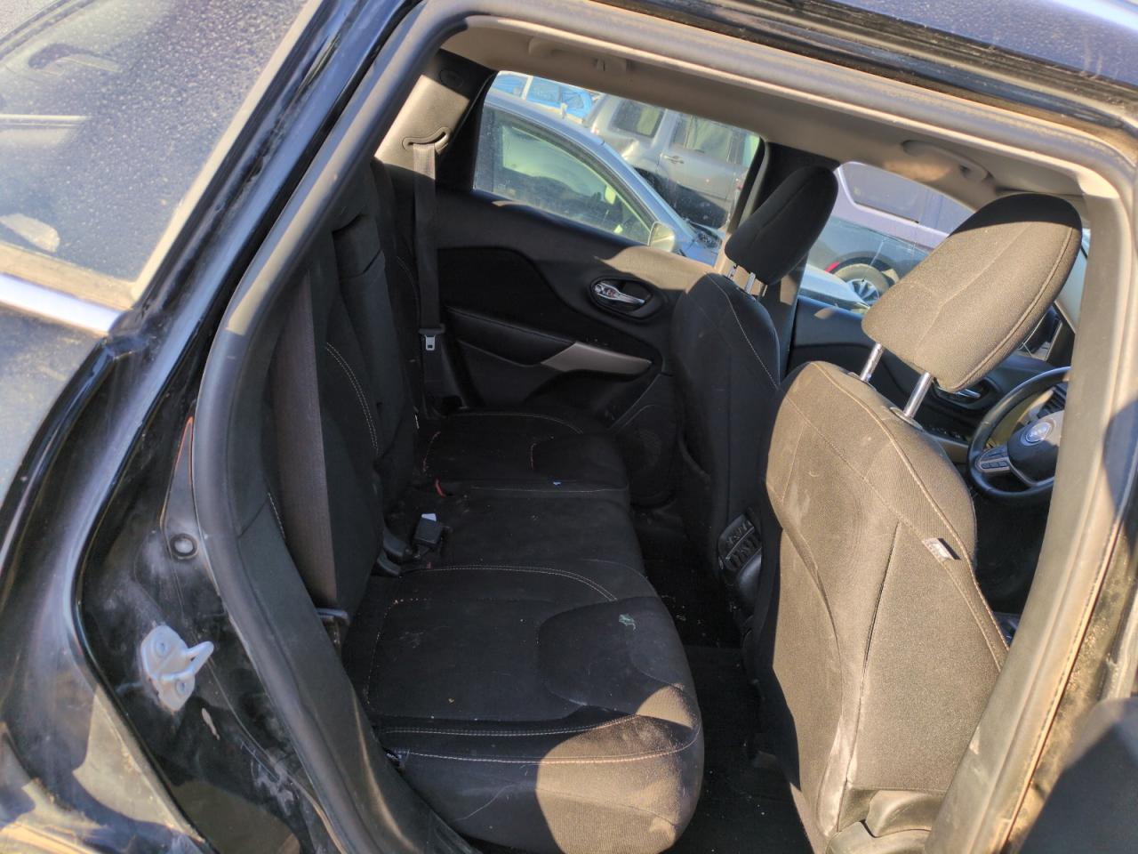 2017 Jeep Grand Cherokee - Image 10