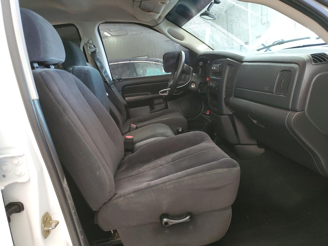 2004 Dodge RAM - Image 7