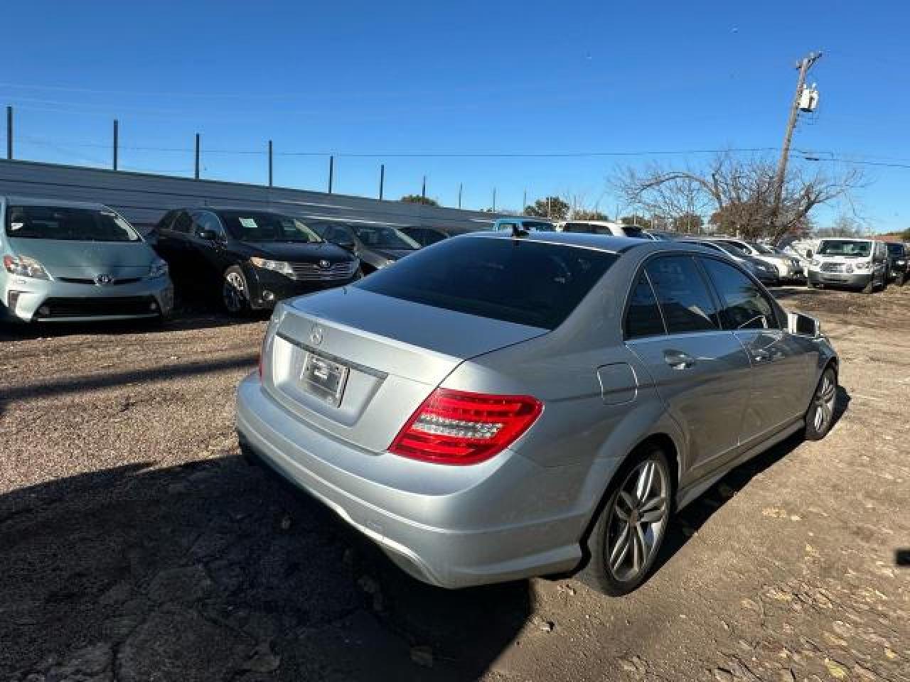 VIN WDDGF4HB3DA773898 2013 MERCEDES-BENZ C-CLASS no.4