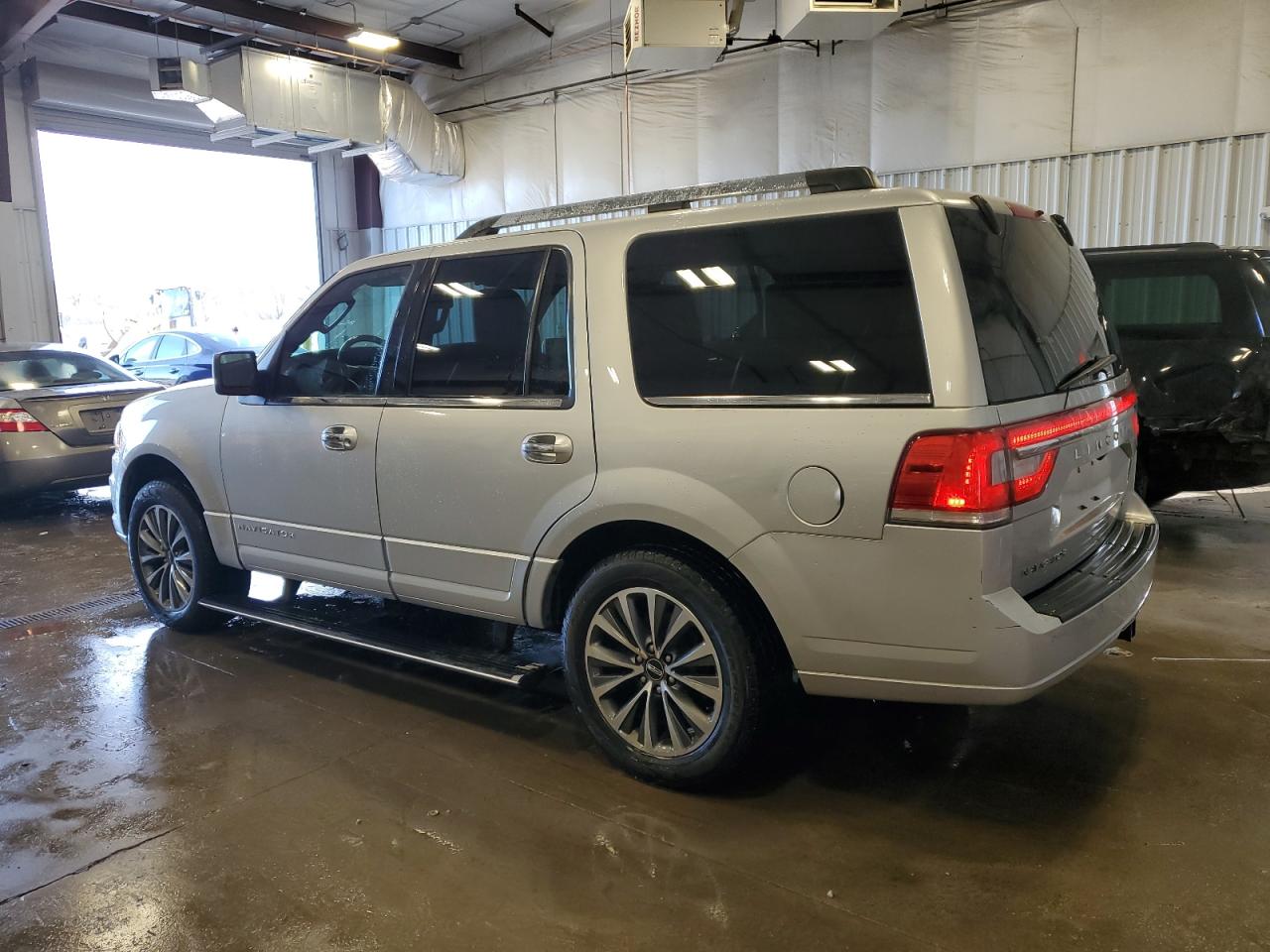 2015 Lincoln Navigator - Image 2