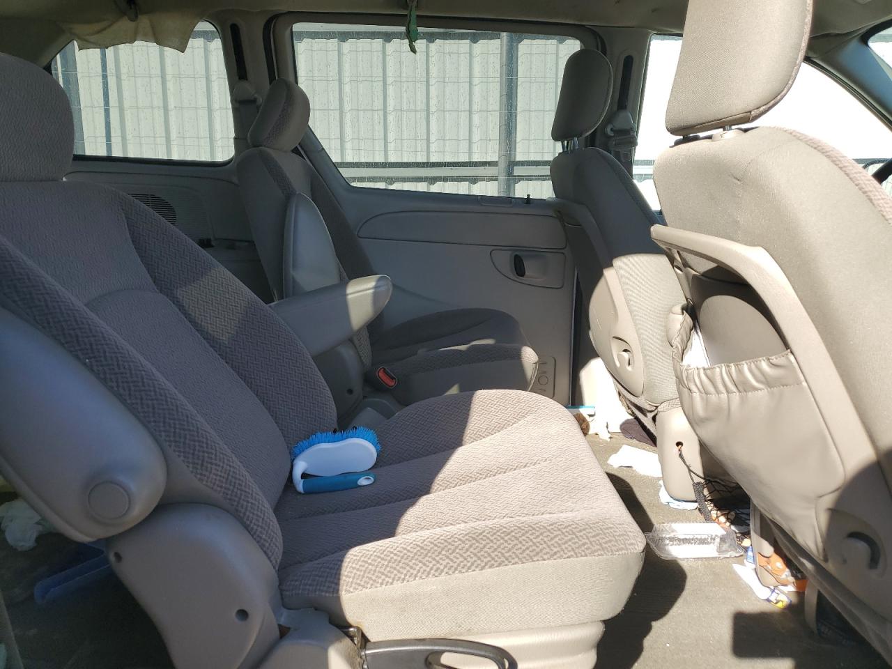 2006 Dodge Caravan - Image 11