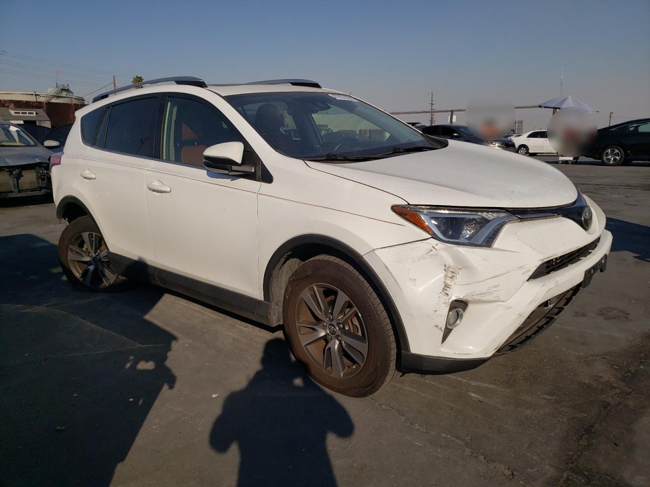 VIN JTMRFREV0HJ708947 2017 TOYOTA RAV4 no.4