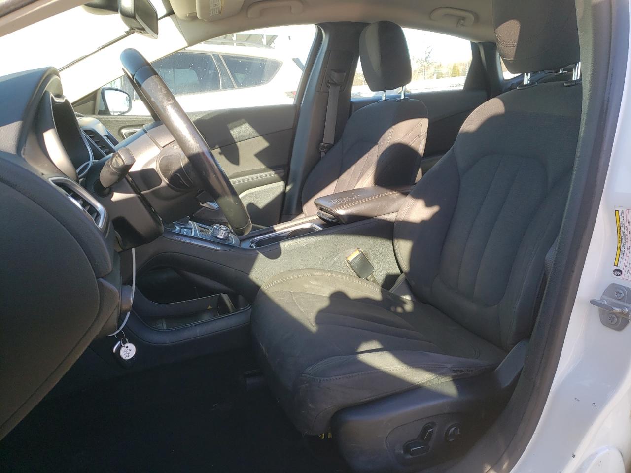 2015 Chrysler 200 - Image 7