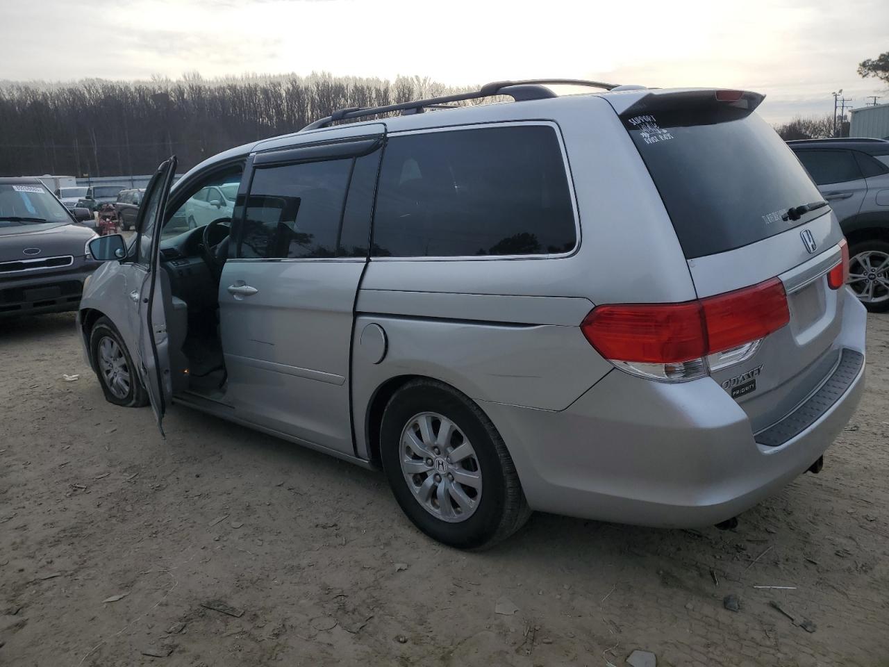 2010 Honda Odyssey - Image 2