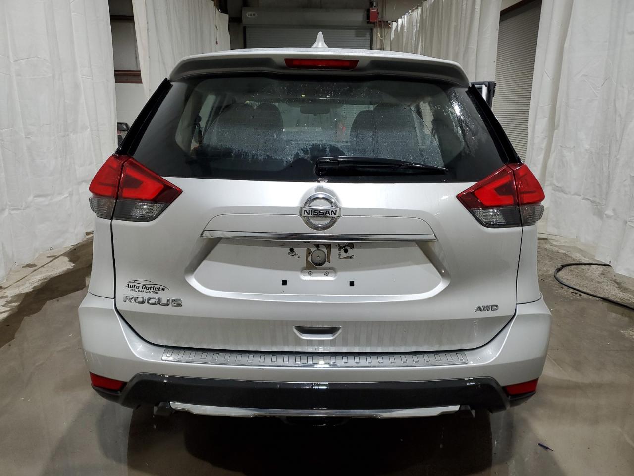 2017 Nissan Rogue - Image 6