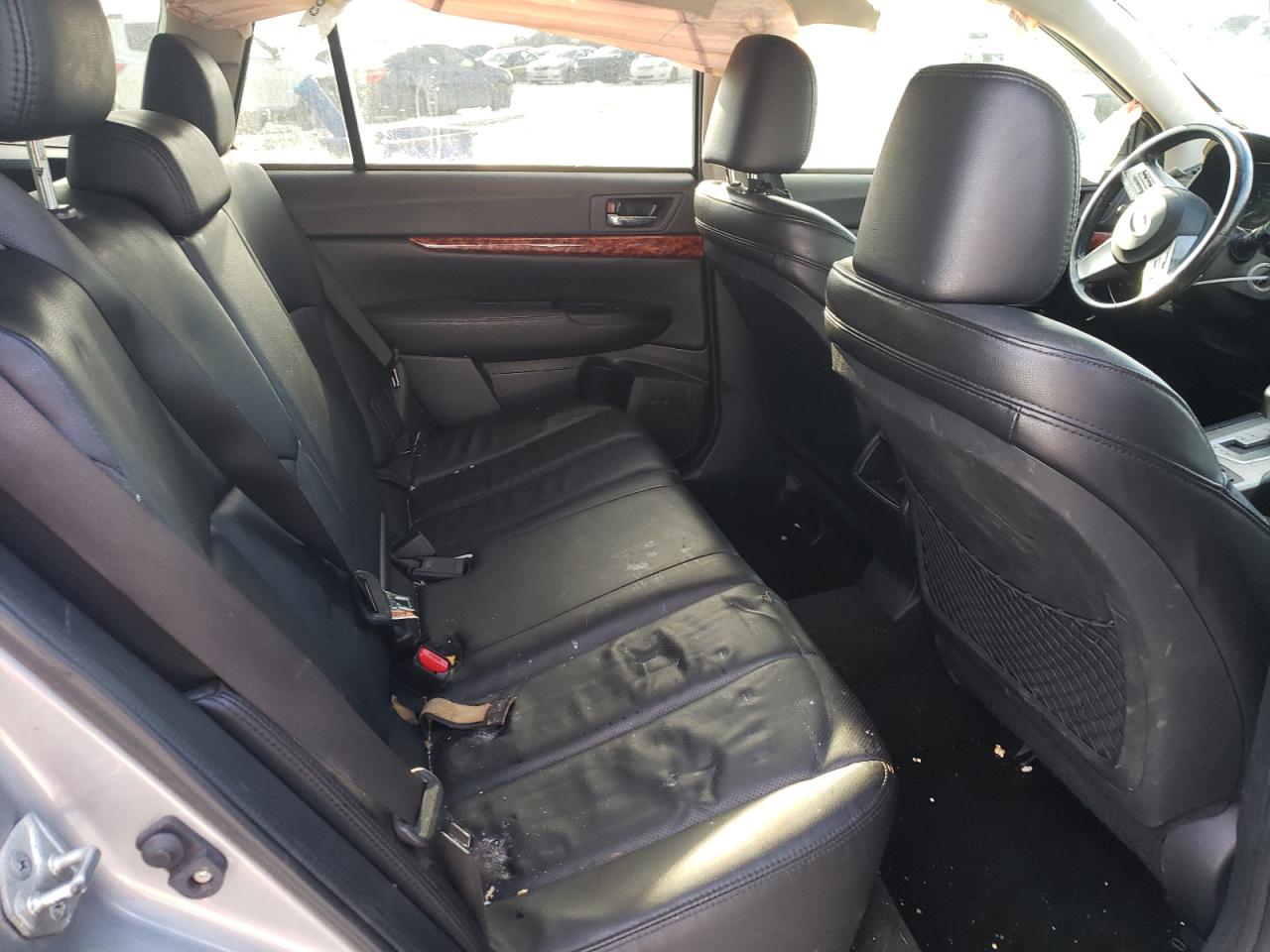 2011 Subaru Outback - Image 12