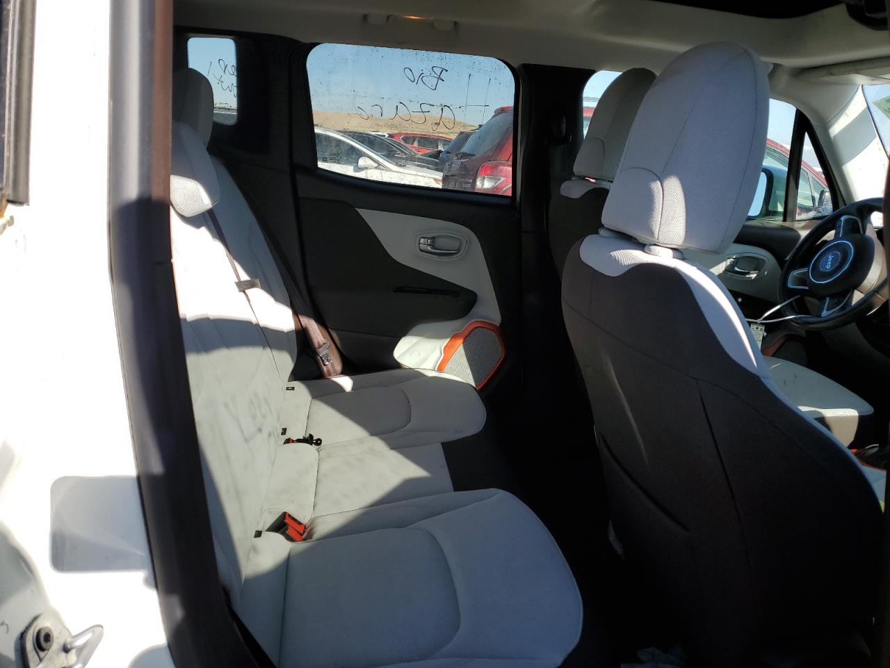 2017 Jeep Renegade - Image 11