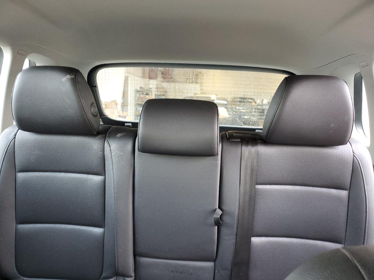 2017 Volkswagen Tiguan - Image 10