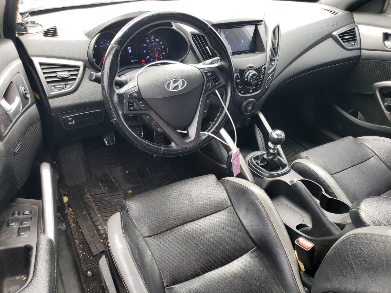 2016 Hyundai Veloster - Image 8