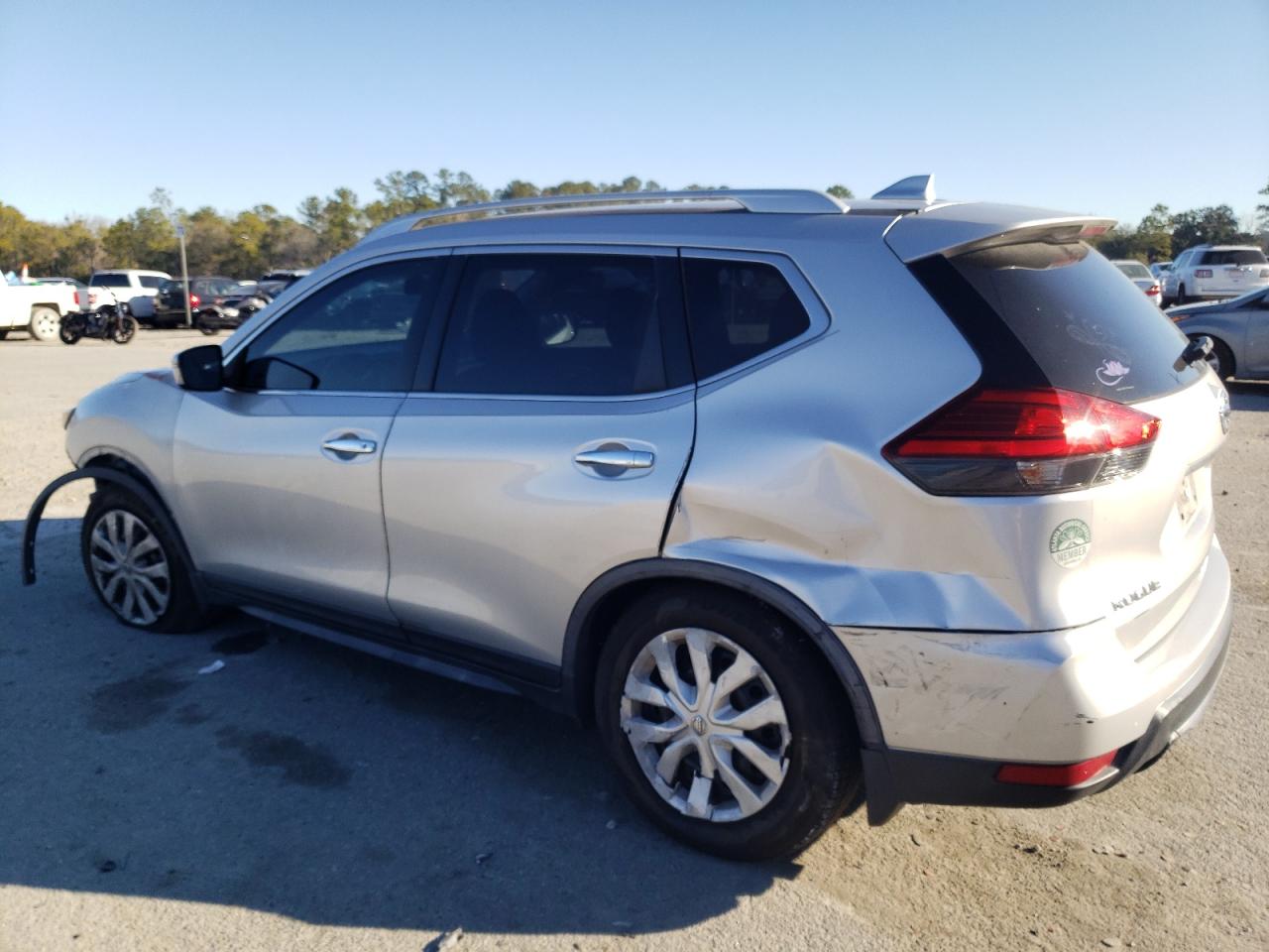 2017 Nissan Rogue - Image 2