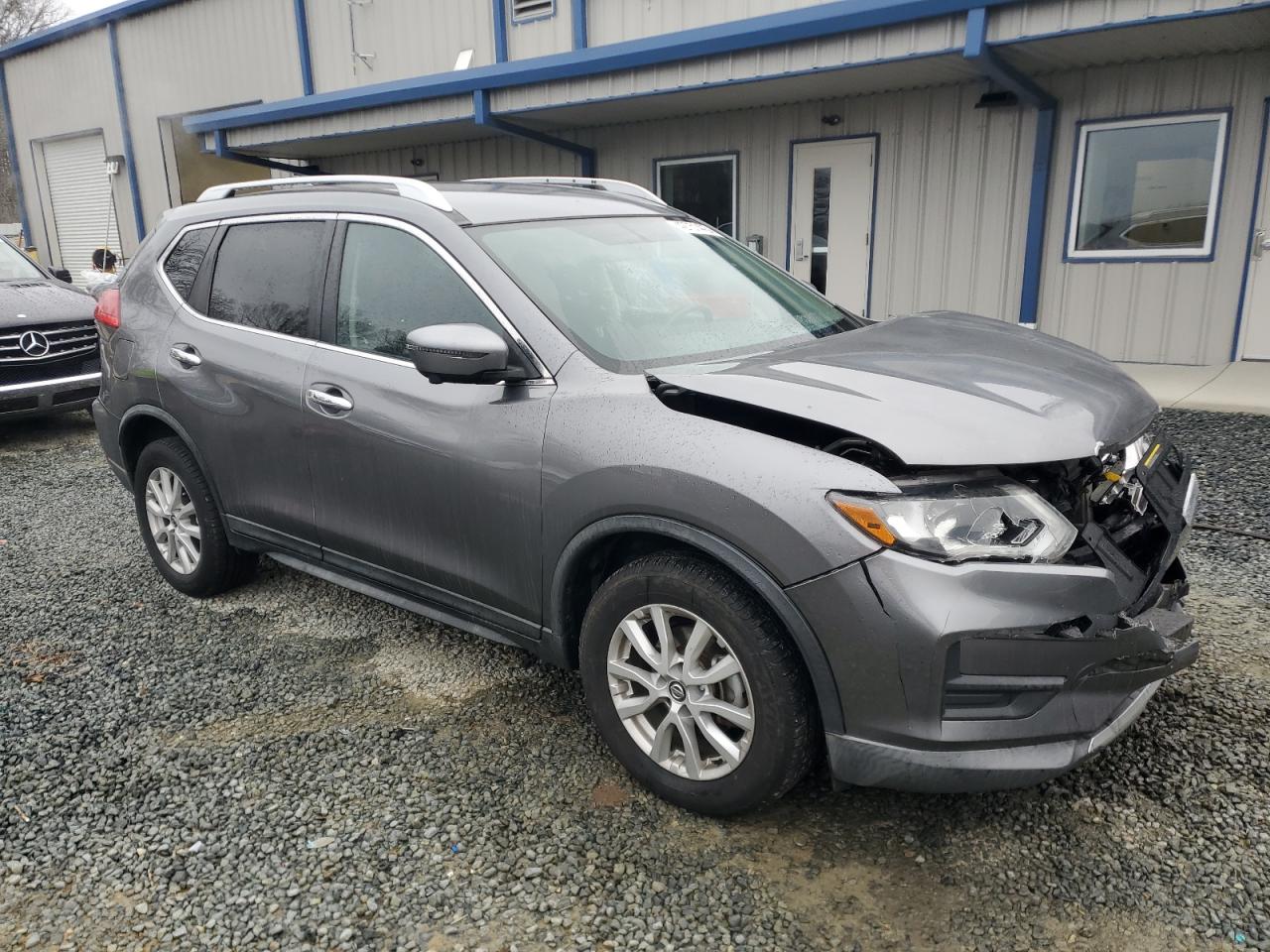 2017 Nissan Rogue - Image 4