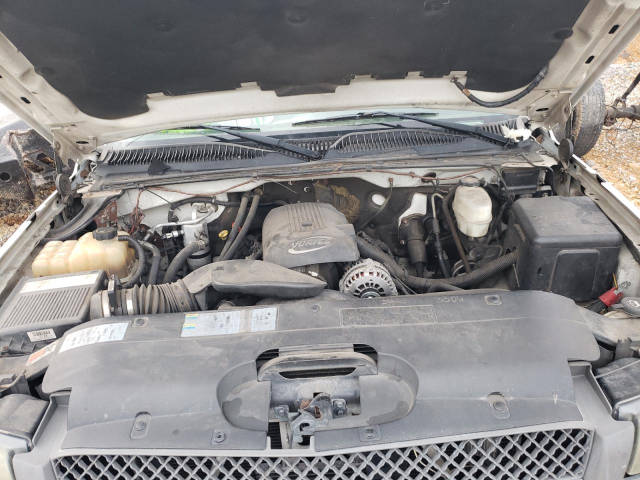2004 Chevrolet Silverado - Image 12