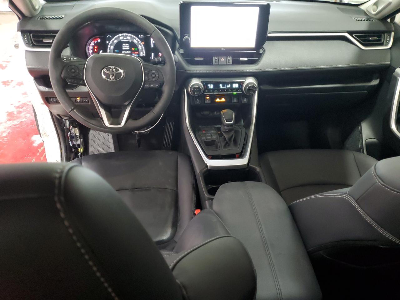 2023 Toyota RAV 4 - Image 8
