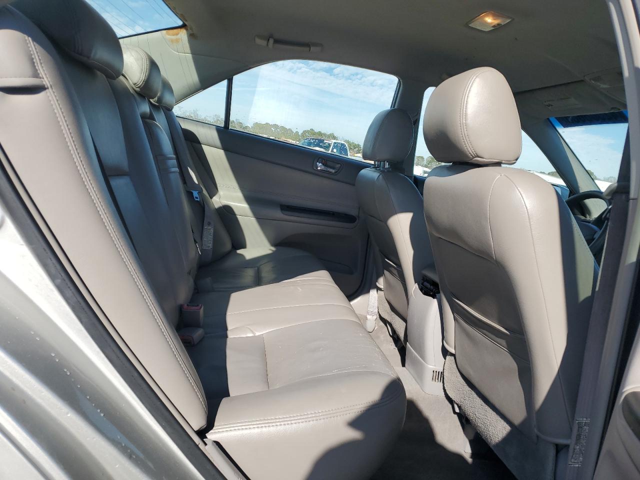 2005 Toyota Camry - Image 10