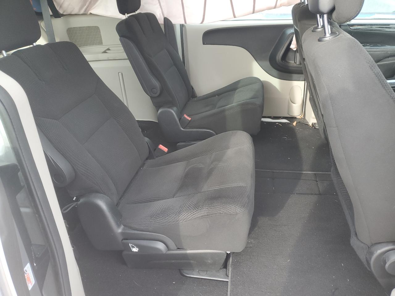 2016 Dodge Caravan - Image 11