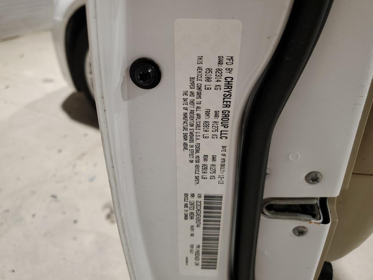2014 Chrysler 300 - Image 12