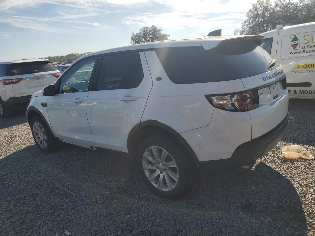 2017 Land Rover Discovery - Image 2