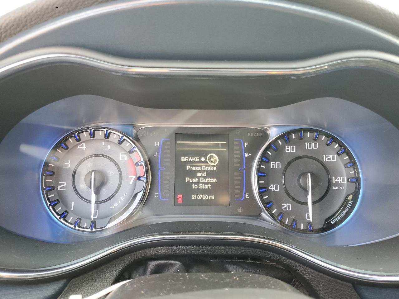 2015 Chrysler 200 - Image 9